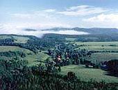 Das Dorf Pasterka in Gory Stolowe - Gebirge 